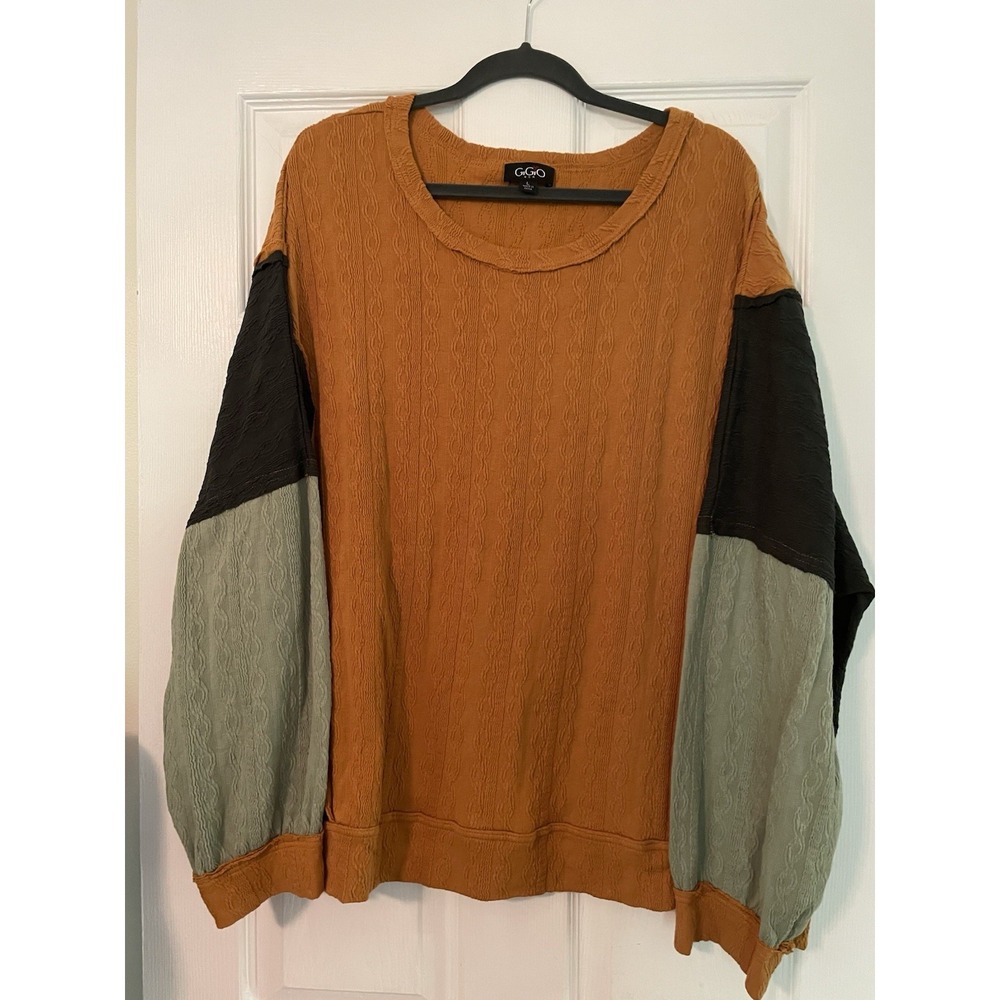 GGO Women’s Colorblock Button-Down Top in Rust and Olive
